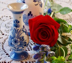 A delft vase